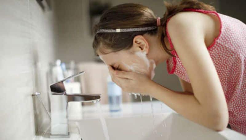 how to use the face wash and its types  and benefits