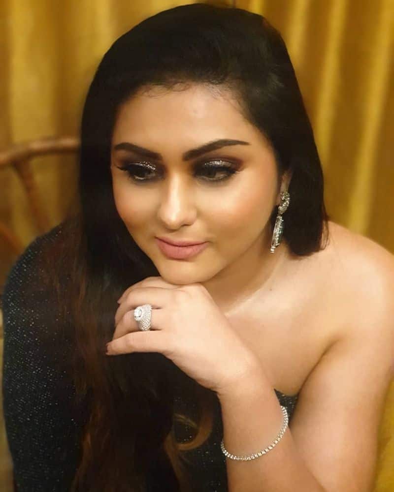 actress namitha advice to public to if birth one girl baby should sapling planting