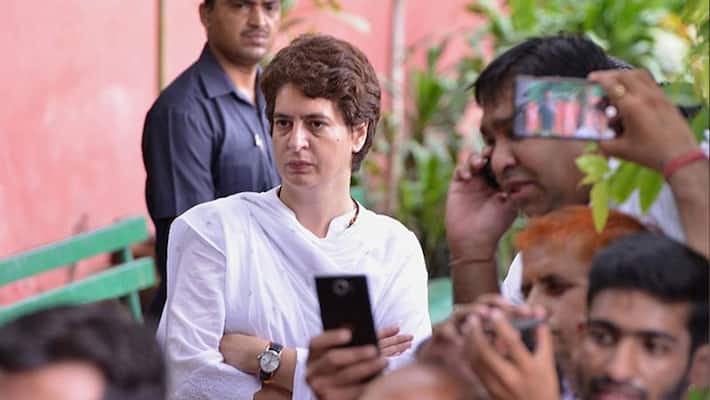 Congress alleged, Priyanka Gandhi's phone was also hacked, WhatsApp sent message Congress alleged, Priyanka Gandhi's phone was also hacked, WhatsApp sent message