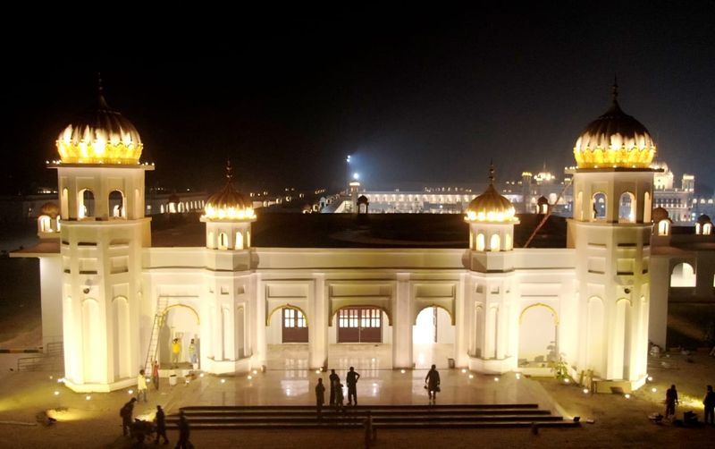 pakistan pm imran khan welcomed sikh pilgrims for kartarpur on 550 prakash parv of shri guru nanak dev