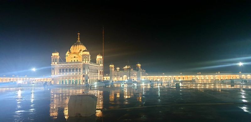 pakistan pm imran khan welcomed sikh pilgrims for kartarpur on 550 prakash parv of shri guru nanak dev