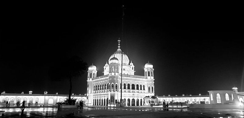 pakistan pm imran khan welcomed sikh pilgrims for kartarpur on 550 prakash parv of shri guru nanak dev