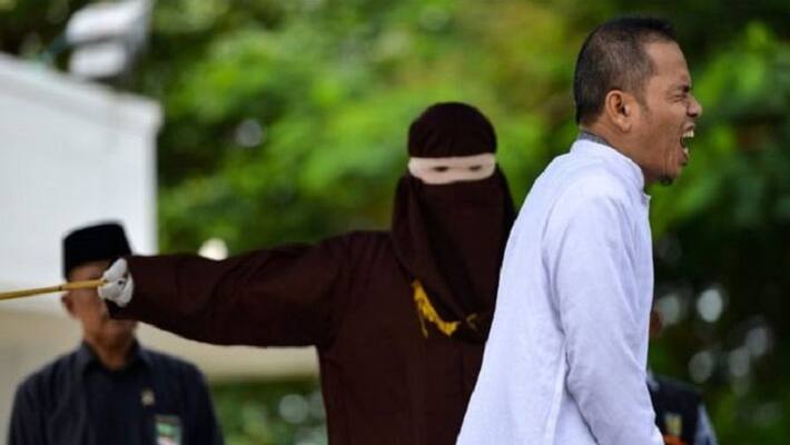 Made strict rules but caught himself with another woman, punishment of 28 canes Made strict rules but caught himself with another woman, punishment of 28 canes