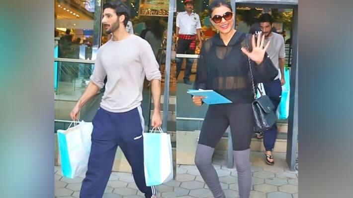 Sushmita sen Shopping with Boyfriend Rohman Shawl Sushmita sen Shopping with Boyfriend Rohman Shawl
