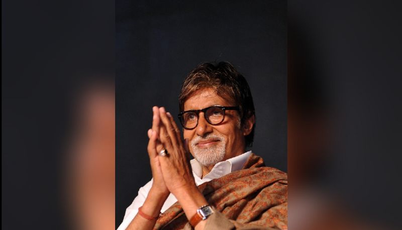 ছবির নাম ছিলবুম। ২০০৩ সালে মুক্তি পেয়েছিল এই ছবি। সাধারণ অমিতাভকে এই চরিত্রে দেখে অভ্যস্থ ছিল না দর্শকেরা।