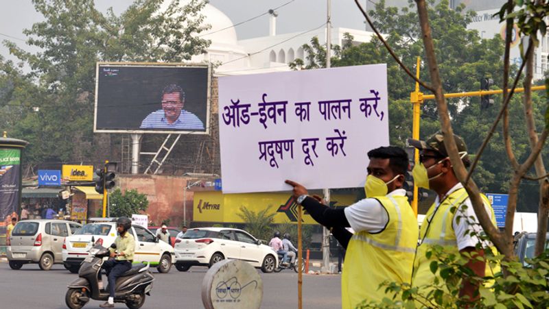 odd even First day in Delhi Sisodia reached office by bicycle and Vijay Goel broke the rules
