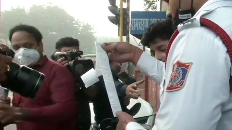 odd even First day in Delhi Sisodia reached office by bicycle and Vijay Goel broke the rules
