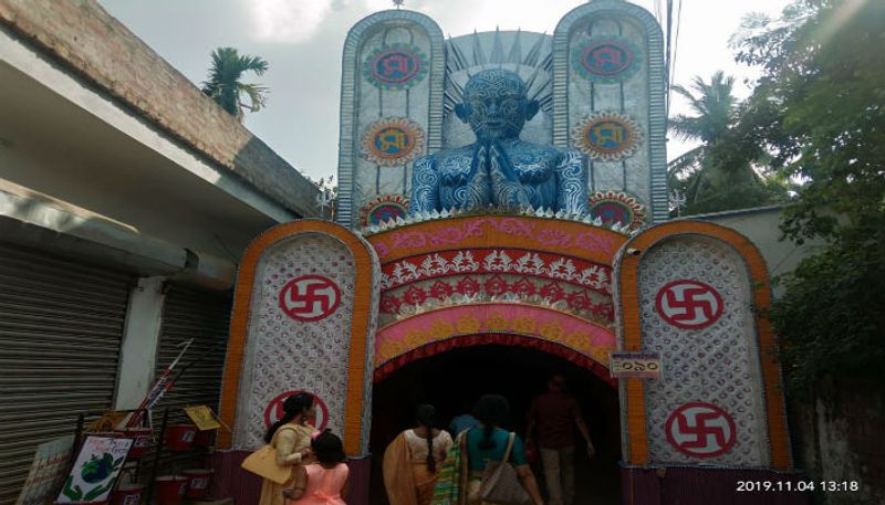 প্রতিবারের মত এবারও বহু মানুষ মণ্ডপে আসছেন জগদ্ধাত্রী দর্শনে।
