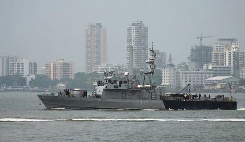 INS Jalashwa sets sail from Maldives