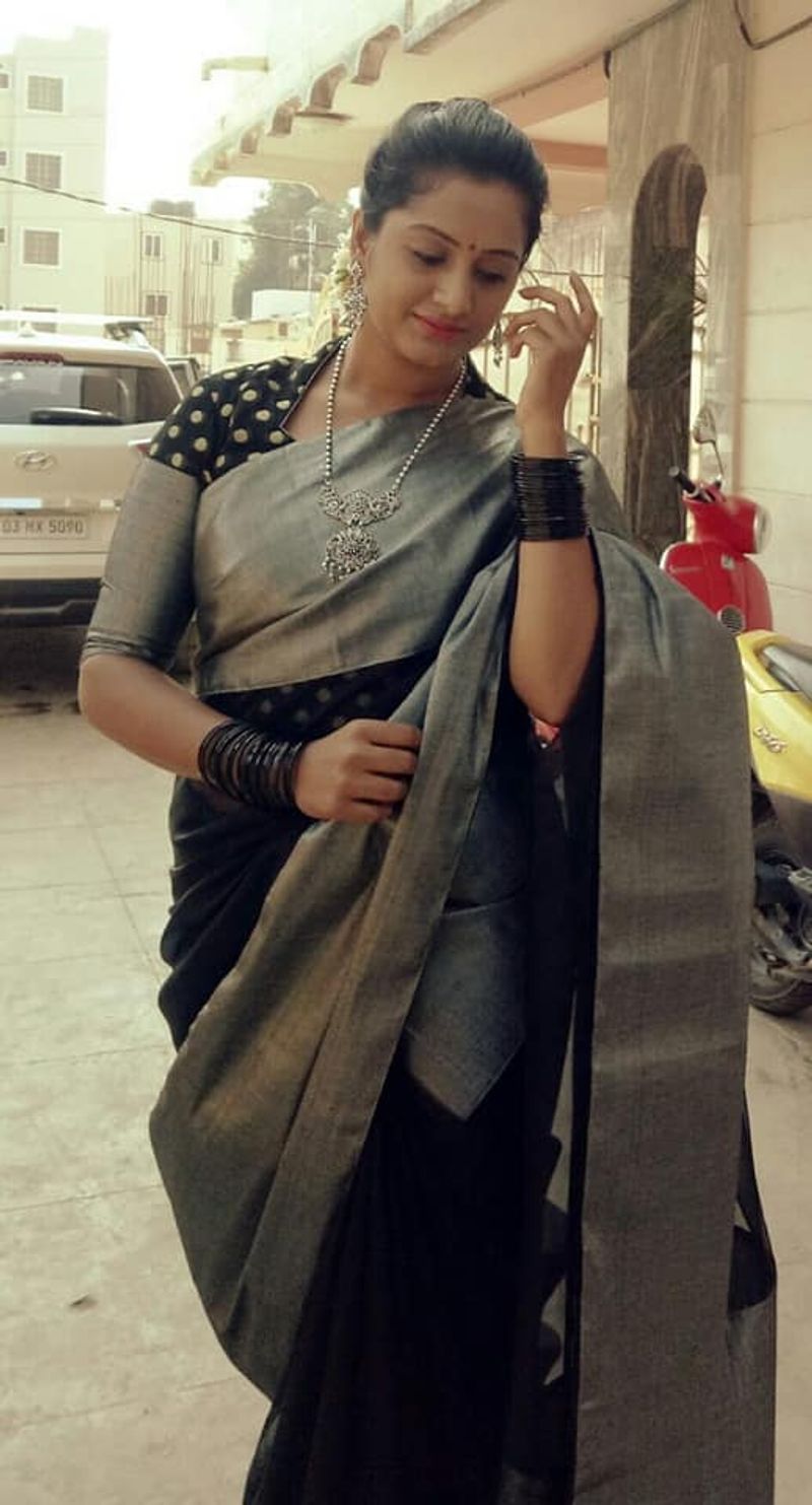 ಕರವೇಯಲ್ಲಿ ಮಹಿಳಾ ರಾಜ್ಯಾಧ್ಯಕ್ಷರಾಗಿದ್ದಾರೆ.