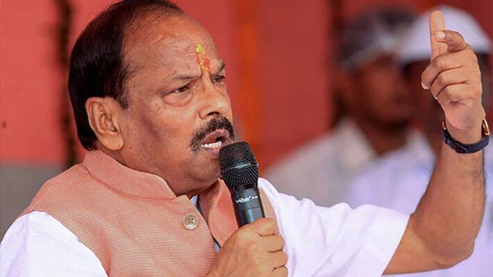 Jharkhand's election war caught up, CM Raghuvar Das in front of 25 congress candidates Jharkhand's election war caught up, CM Raghuvar Das in front of 25 congress candidates