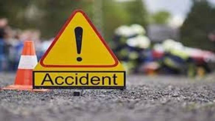 Auto, Unknown vehicle Collide in Kamatagi: Four Persons Dead Auto, Unknown vehicle Collide in Kamatagi: Four Persons Dead