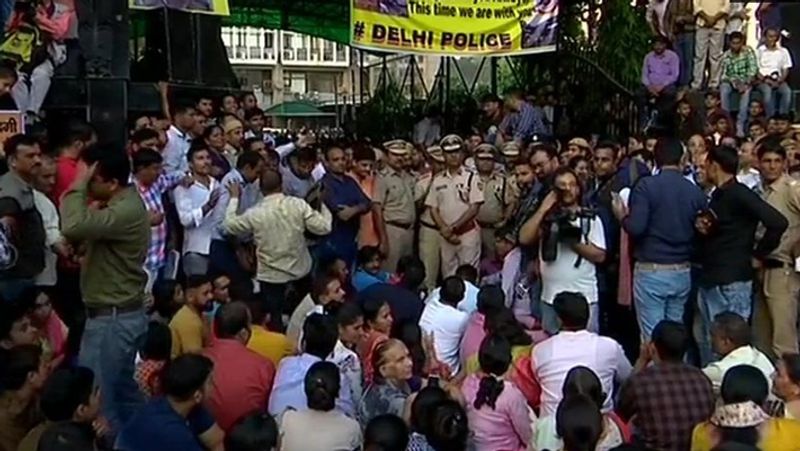 Policemen demonstrating in a dispute between police and lawyers in New Delhi