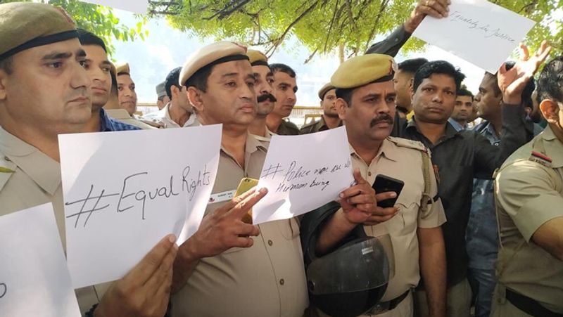 Policemen demonstrating in a dispute between police and lawyers in New Delhi