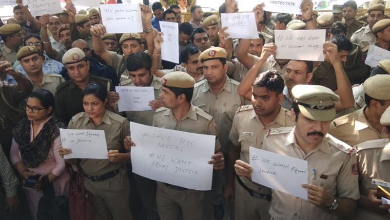 Policemen demonstrating in a dispute between police and lawyers in New Delhi