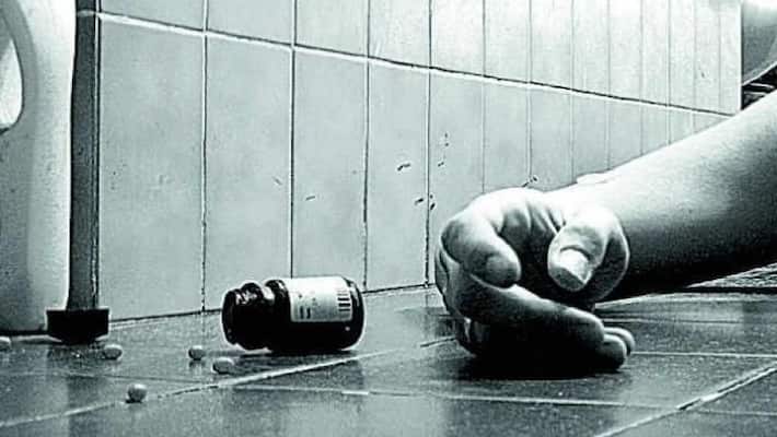 College student committing suicide due to youth drama College student committing suicide due to youth drama
