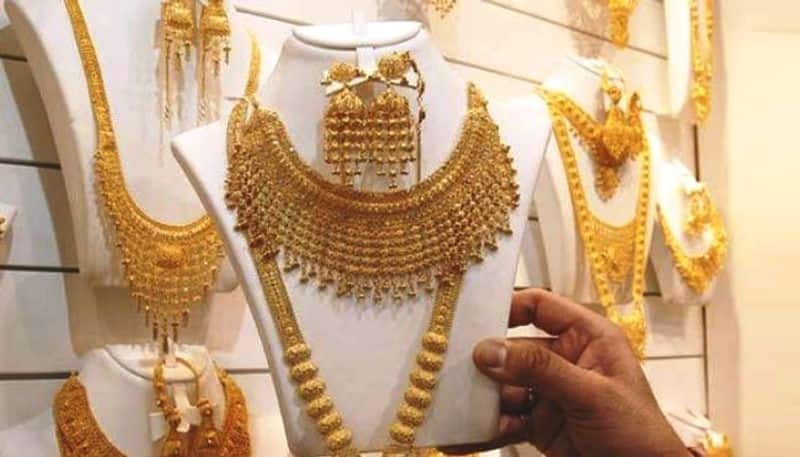 Gold price breaches Rs 40,000 per 10 grams, likely to gain further