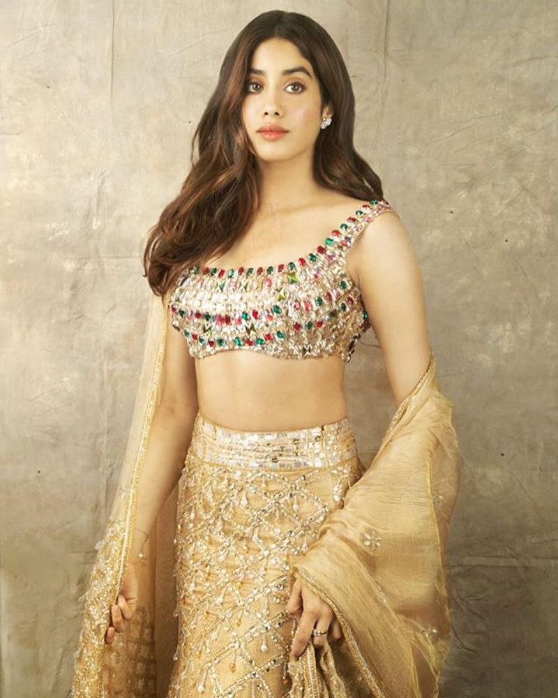 Janhvi Kapoor Latest Hot Photos