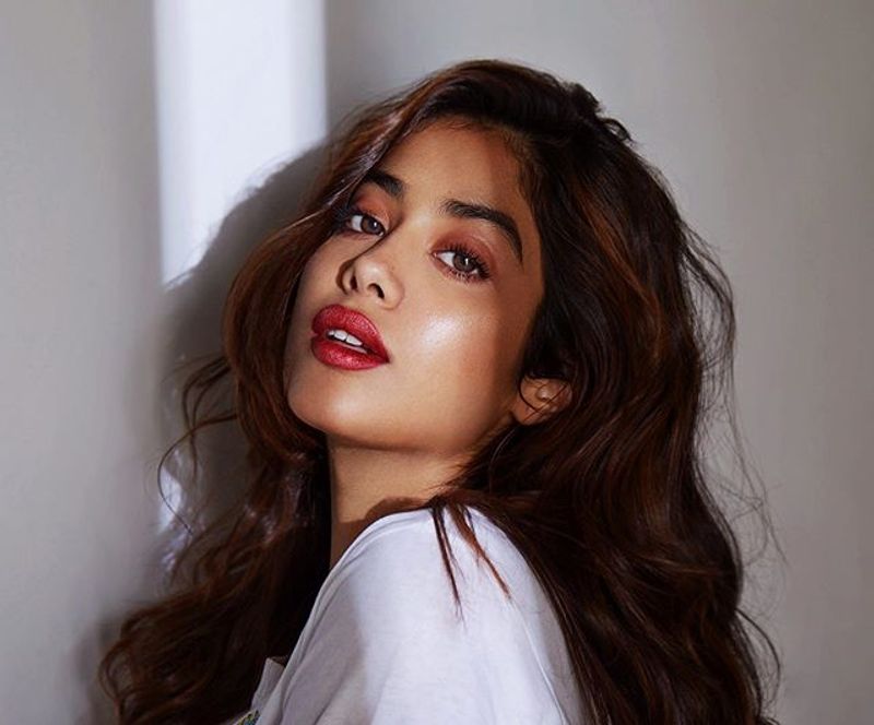Janhvi Kapoor Latest Hot Photos