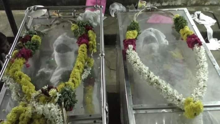 father died after seeing the dead body of his son father died after seeing the dead body of his son