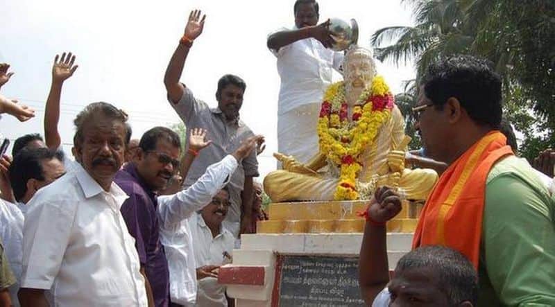 hindu makkal party trying to saffronise thiruvalluvar statue in tamil nadu
