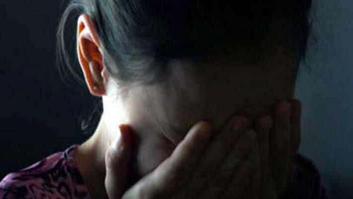 Bengaluru Thieves Steals Gold Chain after Making the lady naked Bengaluru Thieves Steals Gold Chain after Making the lady naked