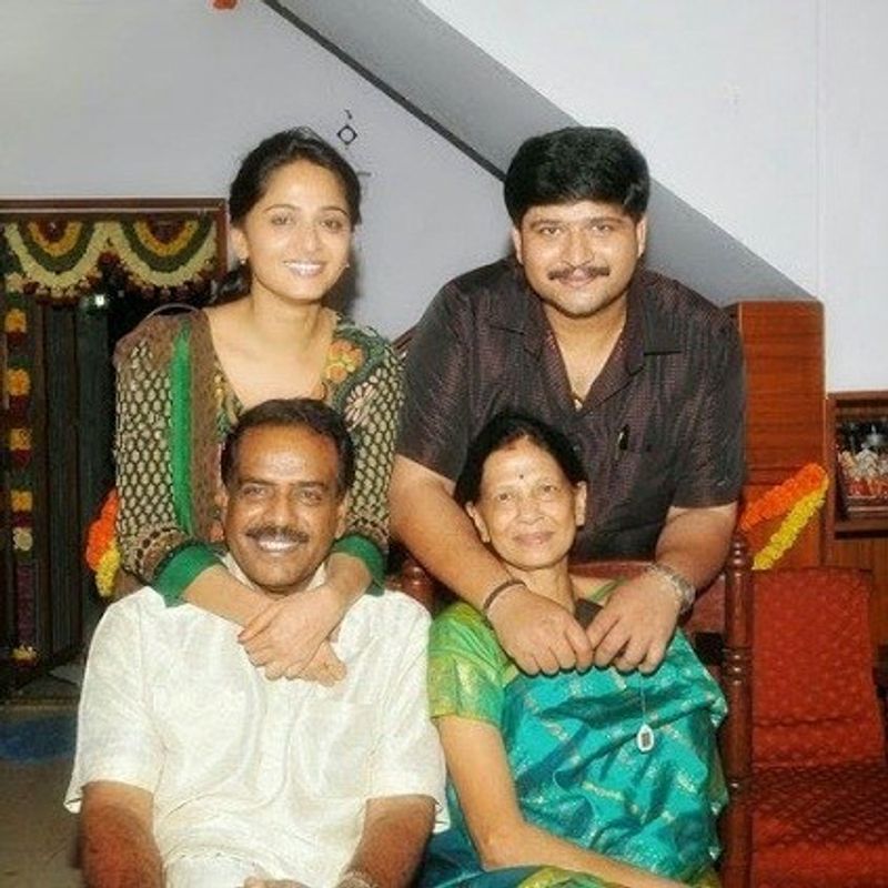 తన ఫ్యామిలీతో అనుష్క