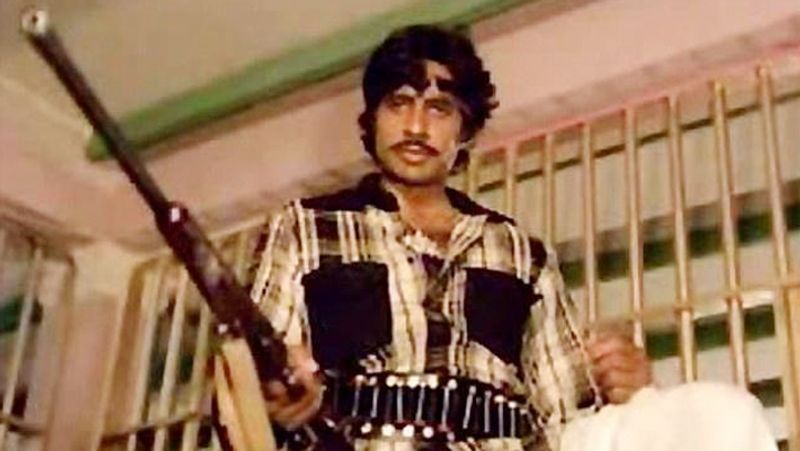 Amitabh bachchan Completed His 50 years in Bollywood know his Famous Roles