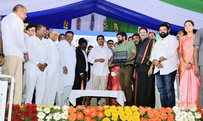 andhra cm ys jagan distributes cheques to arigold victims