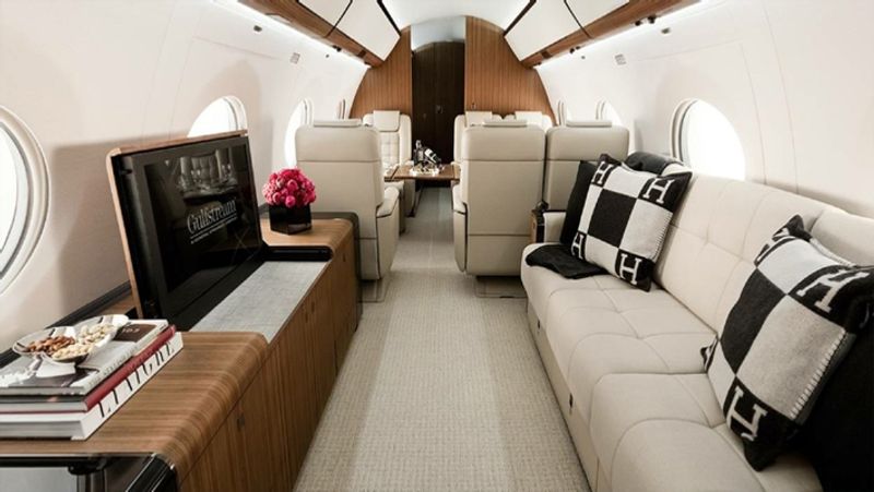 Amazon head Jeff Bezos buy 65 million dollar 8 seater Gulfstream G650ER private jet
