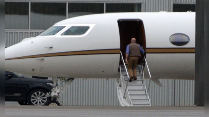 Amazon head Jeff Bezos buy 65 million dollar 8 seater Gulfstream G650ER private jet
