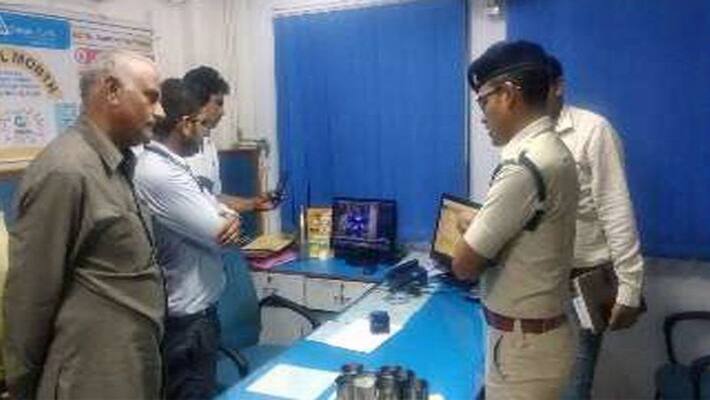 Daylight robbery in Canara Bank, crooks took 5 lakh 50 thousand Daylight robbery in Canara Bank, crooks took 5 lakh 50 thousand