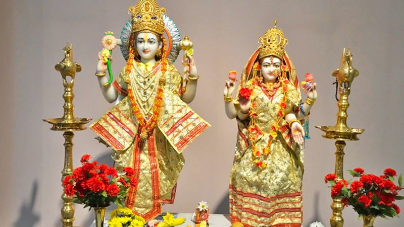 এই দিনে ছোলা মসুর বা হলুদ জাতীয় খাবার খান, পুজোয় হলুদ ফল ব্যবহার করুন।
