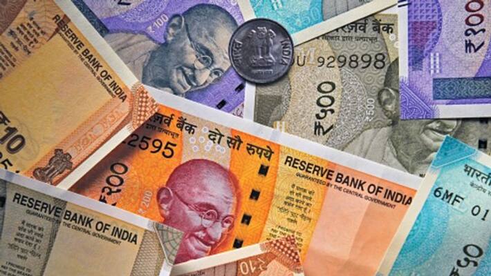 Maharashtra native arrested from Parasuram Express with 24 lakh rupees Maharashtra native arrested from Parasuram Express with 24 lakh rupees