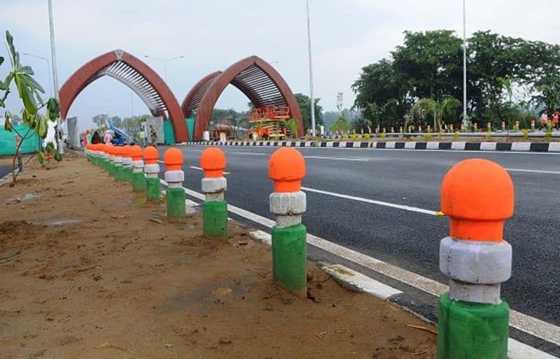 PM Modi inaugurates Kartarpur Corridor, Sikh pilgrims cross border to reach Pakistan