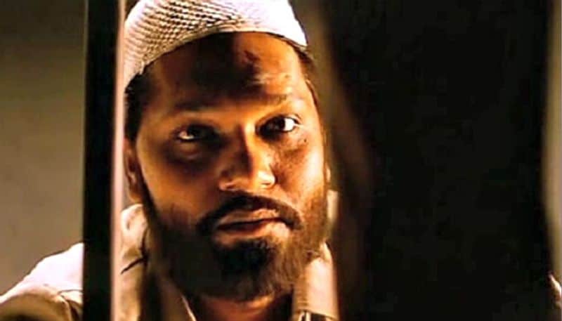 निर्देशक अनुराग कश्यप की फिल्म ब्लैक फ्राइडे भी इस लिस्ट में शामिल है। इस फिल्म की खासियत ये है कि ये केवल 70 दिनों में बनकर तैयार हुई थी। मगर इसे रिलीज होने के लिए तीन साल का इंतजार करना पड़ा। ये फिल्म इतनी विवादास्पद थी कि सेंसर बोर्ड ने इस फिल्म पर 2004 में बैन लगा दिया था और तीन साल बाद ये रिलीज हो सकी। ब्लैक फ्राइडे में 1993 में मुंबई में हुए हमले को सिलेसिलेवार तरीके से दिखाने की कोशिश की है। ये बम ब्लास्ट्स बाबरी मस्जिद के ढहने के बाद ही हुए था।