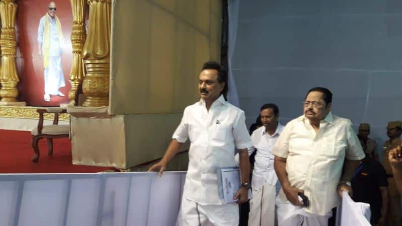 DMK functionaries tie up with ADMK Ministers