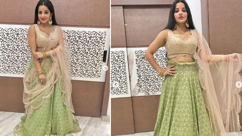 Bhojpuri Actress Monalisa Shared Sister in law Engagement photos See Sizzling Photos With Family
