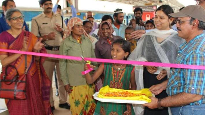 Laboures Daughter inaugurated Railway Station Escalator Laboures Daughter inaugurated Railway Station Escalator