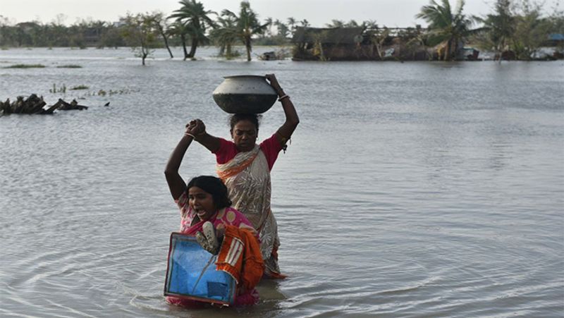 cyclone 'bulbul' killed 10 people in west bengal, 2.73 lakh families affected