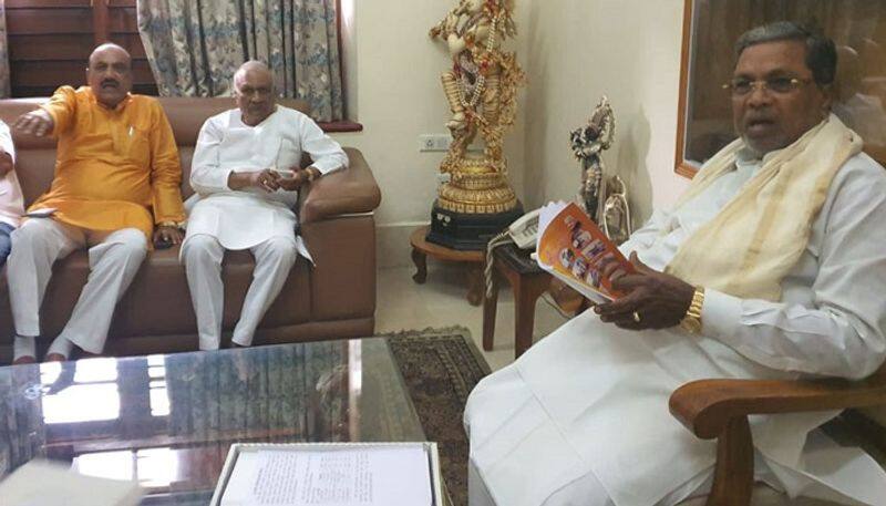 BJP Leader Ashok Pujari Meets siddaramaiah over gokak By Poll Congress Ticket