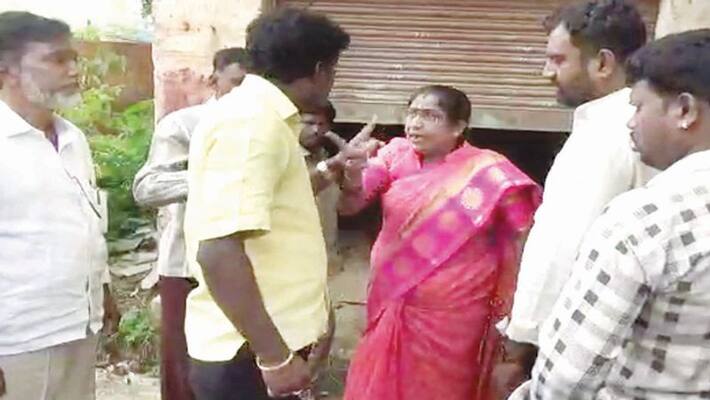 Gram Panchayat Member Scold To Panchayat President in Anekal Gram Panchayat Member Scold To Panchayat President in Anekal