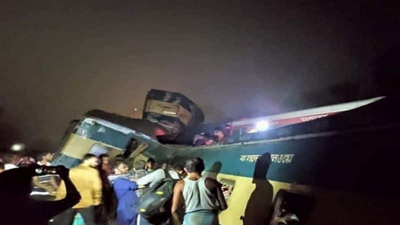 2 trains collide...16 people dead