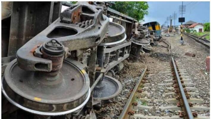 Thailand bus crash: at least 17 killed in collision with train lns Thailand bus crash: at least 17 killed in collision with train lns