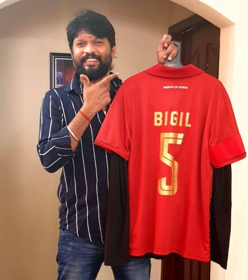 Bigil Vijay Red Jersy Gifted To Famous Actor