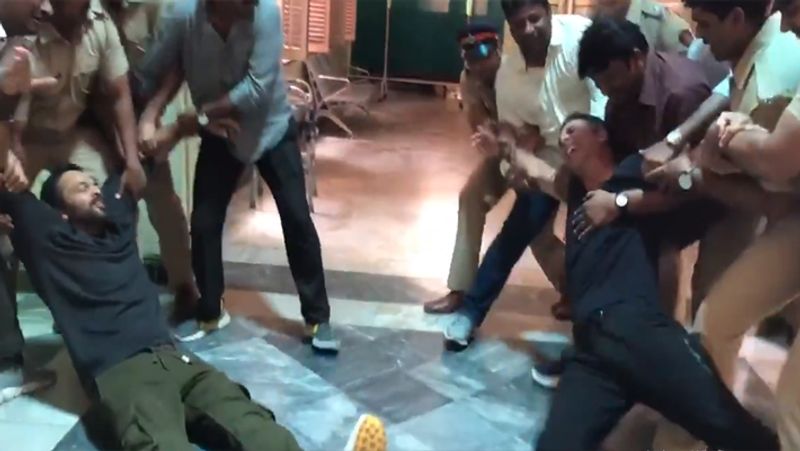 akshay kumar rohit shetty fight with each other viral video