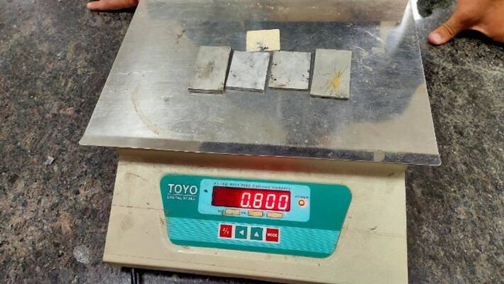 800gm gold worth 30 lakhs seized from passenger in karipur airport 800gm gold worth 30 lakhs seized from passenger in karipur airport