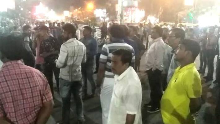 Sovandev Chatterjee and Mala Roy's group clash makes Rashbihari road blocked Sovandev Chatterjee and Mala Roy's group clash makes Rashbihari road blocked