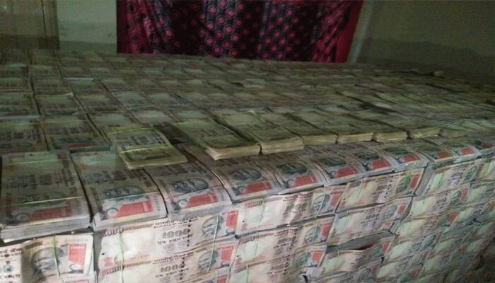 old 500 and 1000 notes caught in khammam