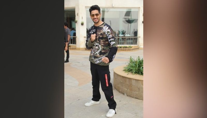 ছবির কাজ নিয়ে বেশ সন্তুষ্ট দুই তারকাই। প্রকাশ্যে জানিয়েছিলেন, এই ছবি নিয়ে তাঁরা বেশ আশাবাদী। এক ভিন্ন স্বাদের গল্প তুলে ধরবে এই ছবি।